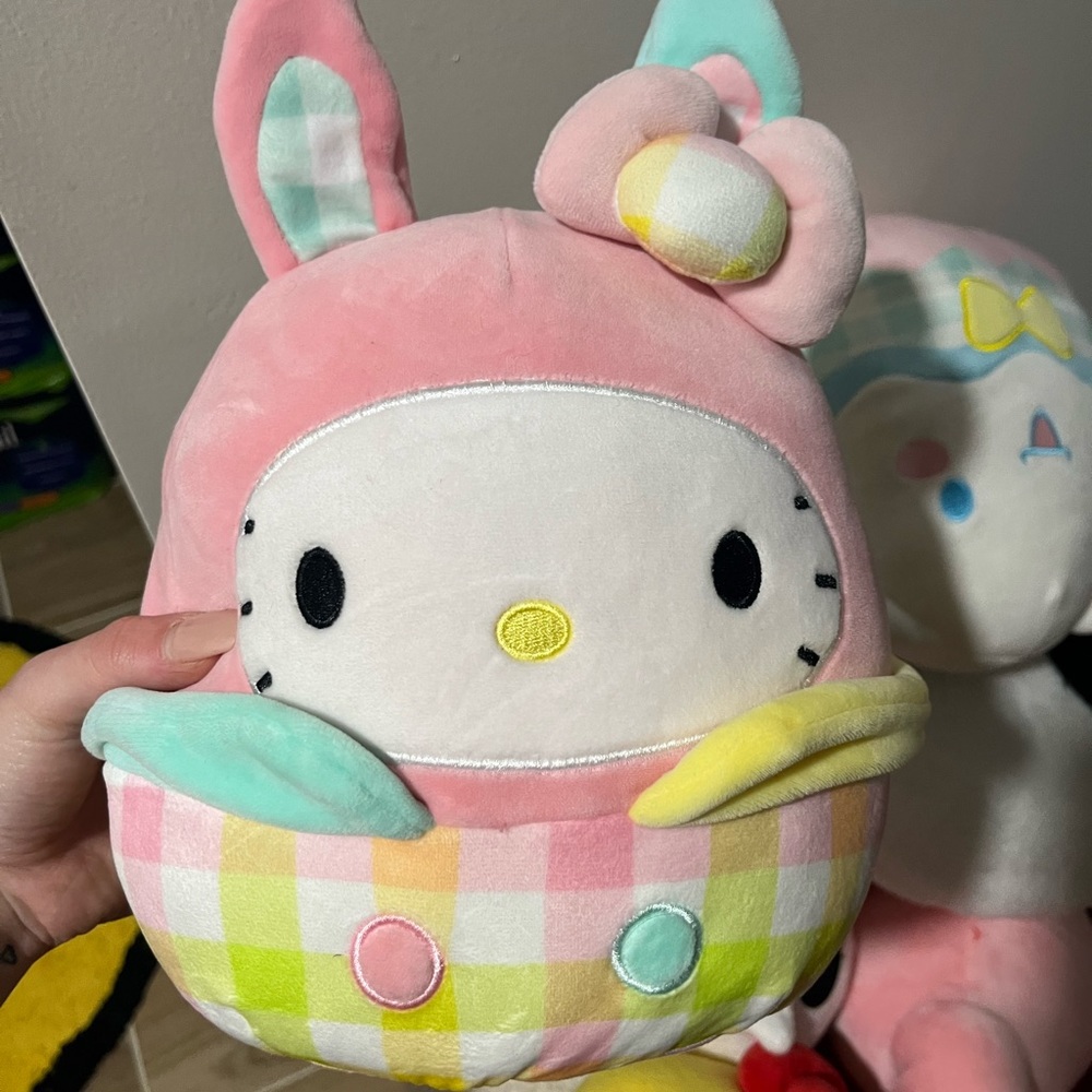 4 Hello Kitty Squishmellows